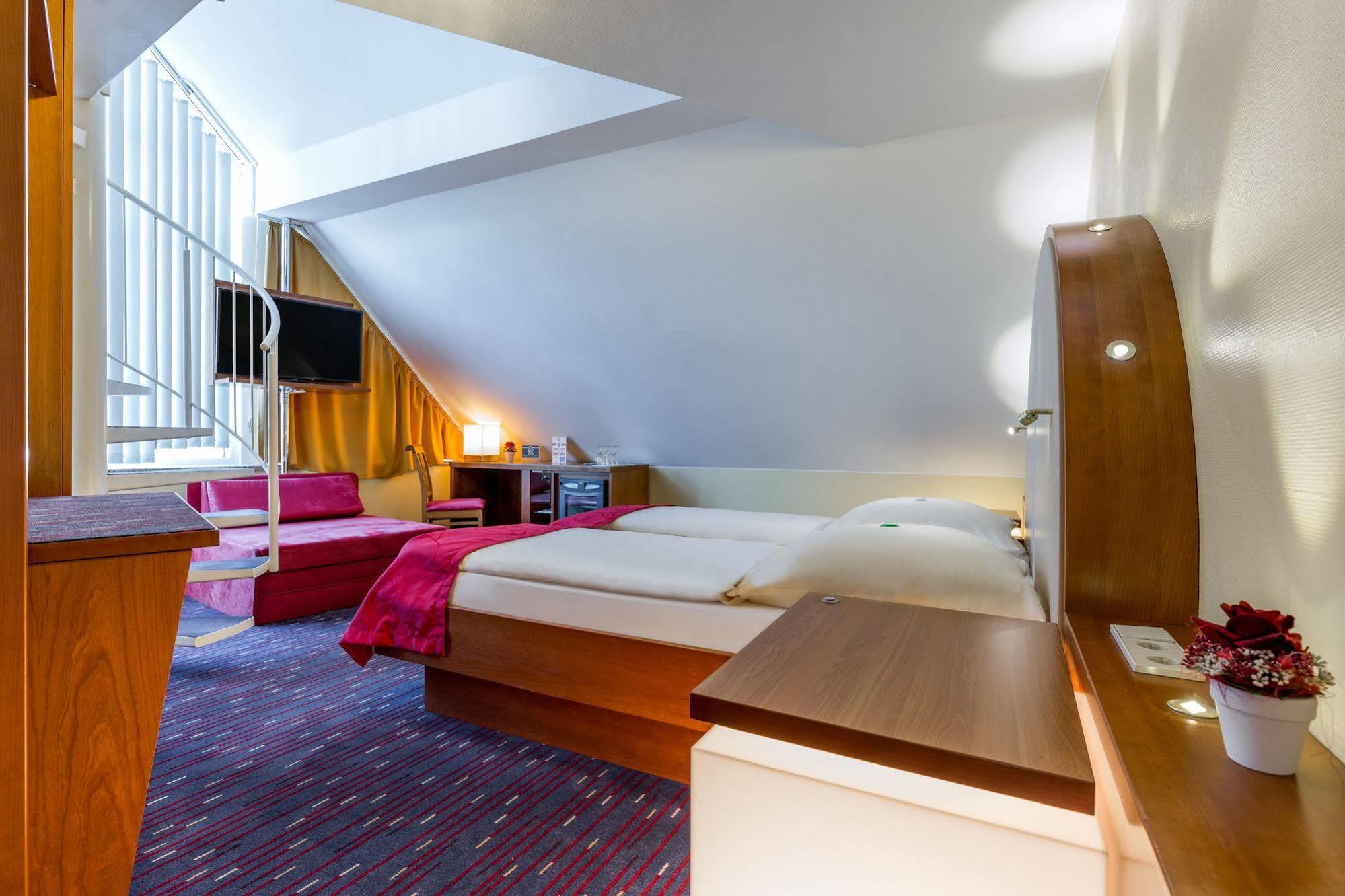 Esslingen am Neckar Hotel Am Schillerpark מראה חיצוני תמונה